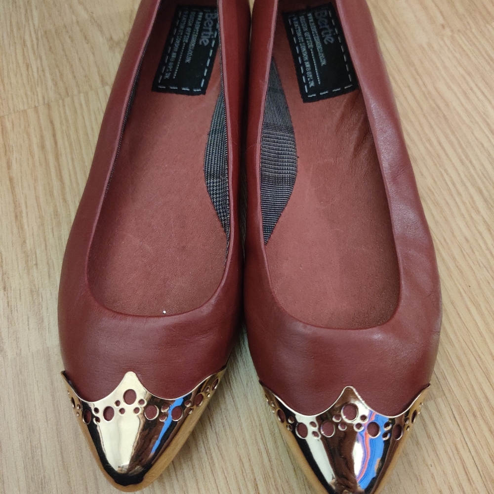 Never worn cute bertie flats